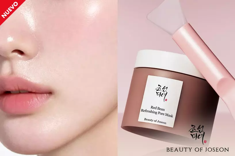 La mascarilla refrescante para poros con extracto de frijol rojo, que exfolia suavemente y absorbe el exceso de sebo