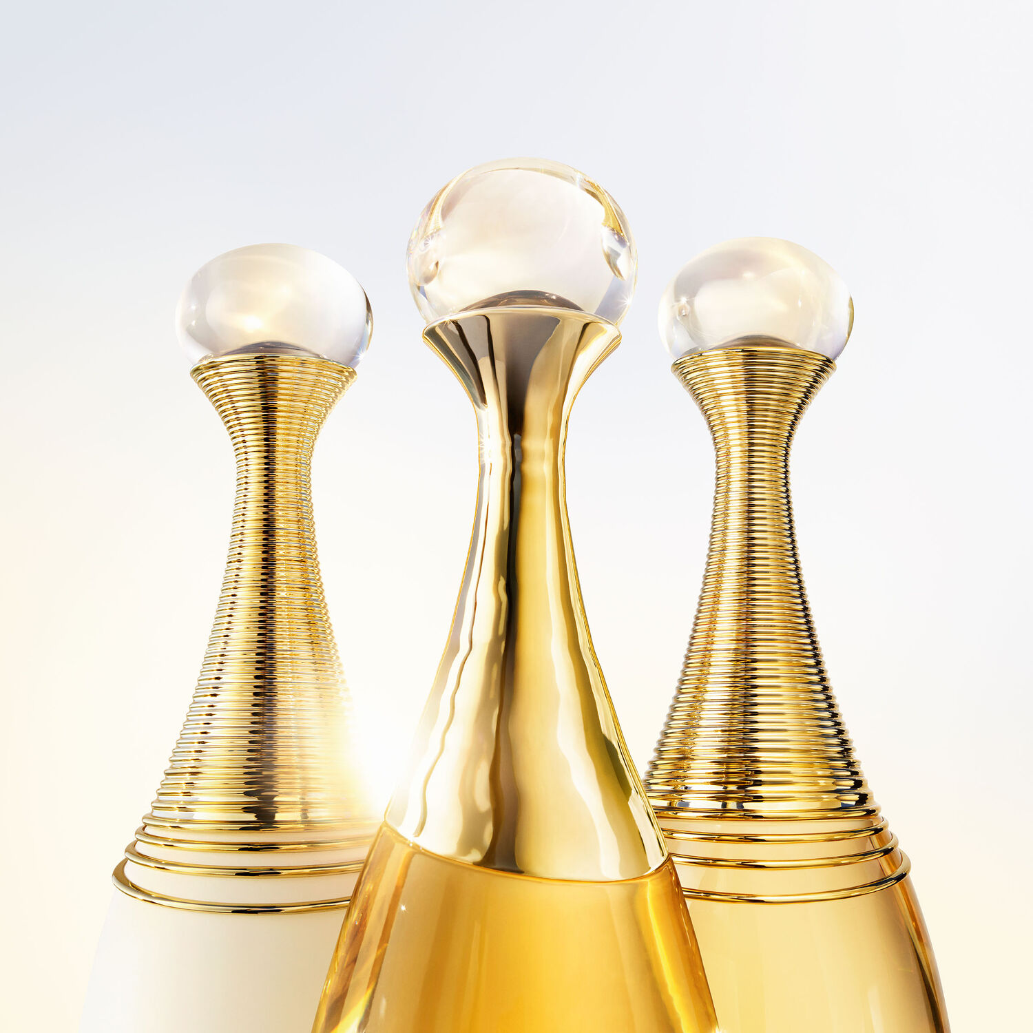 J'ADORE LOR ESSENCE DE PARFUM