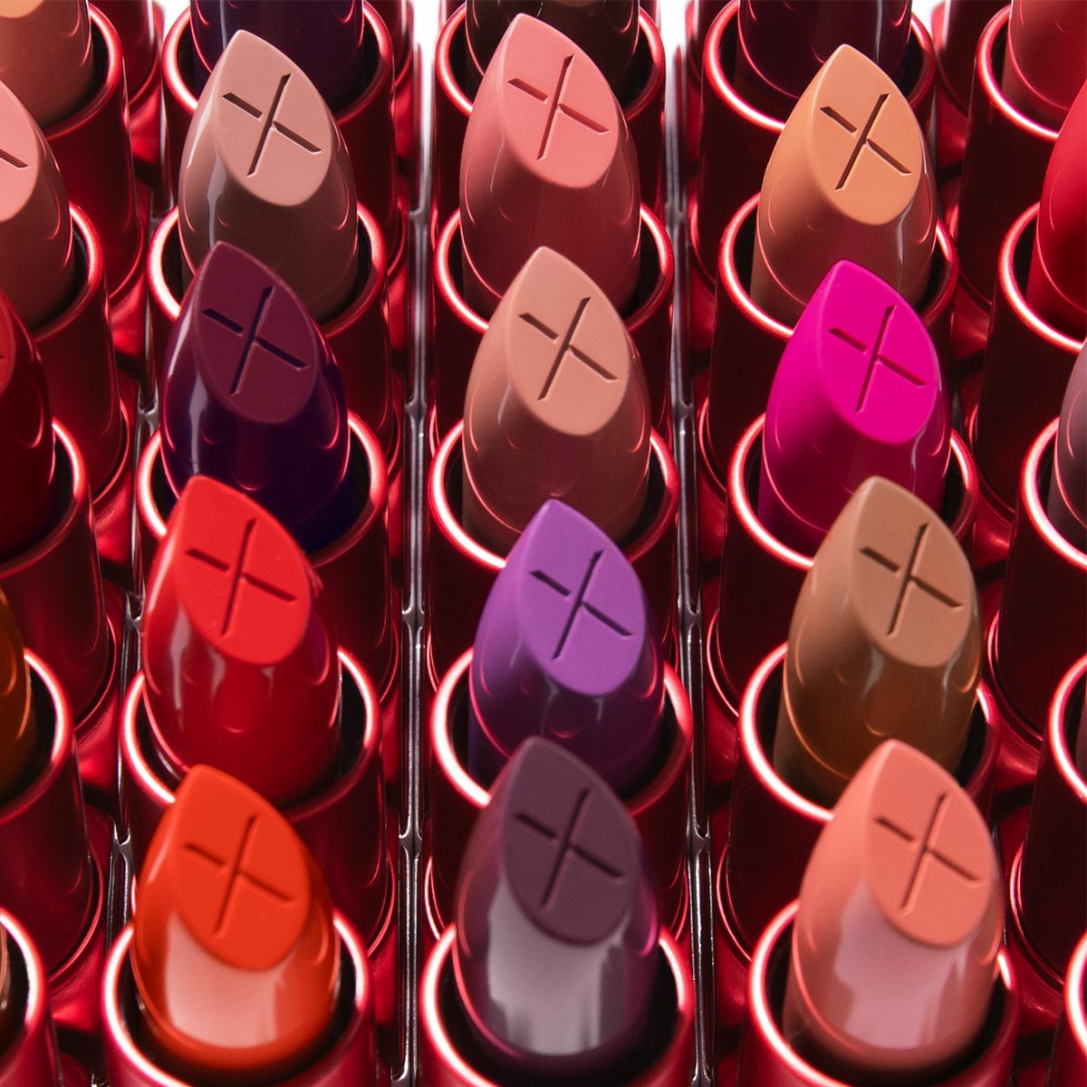 BE LEGENDARY PRIME & PLUSH LIPSTICK (LABIAL)