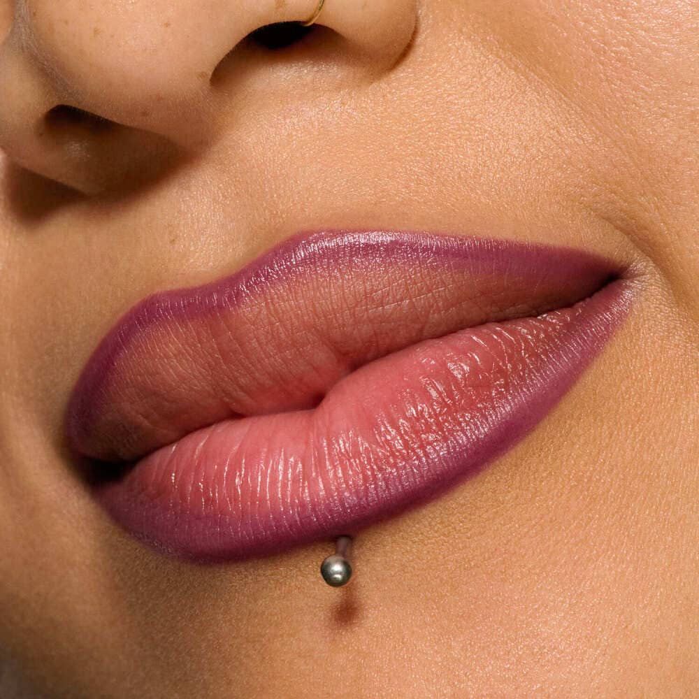 M&middot;A&middot;C LIPGLAZER GLOSSY LINER (DELINEADOR DE LABIOS GLOSSY)