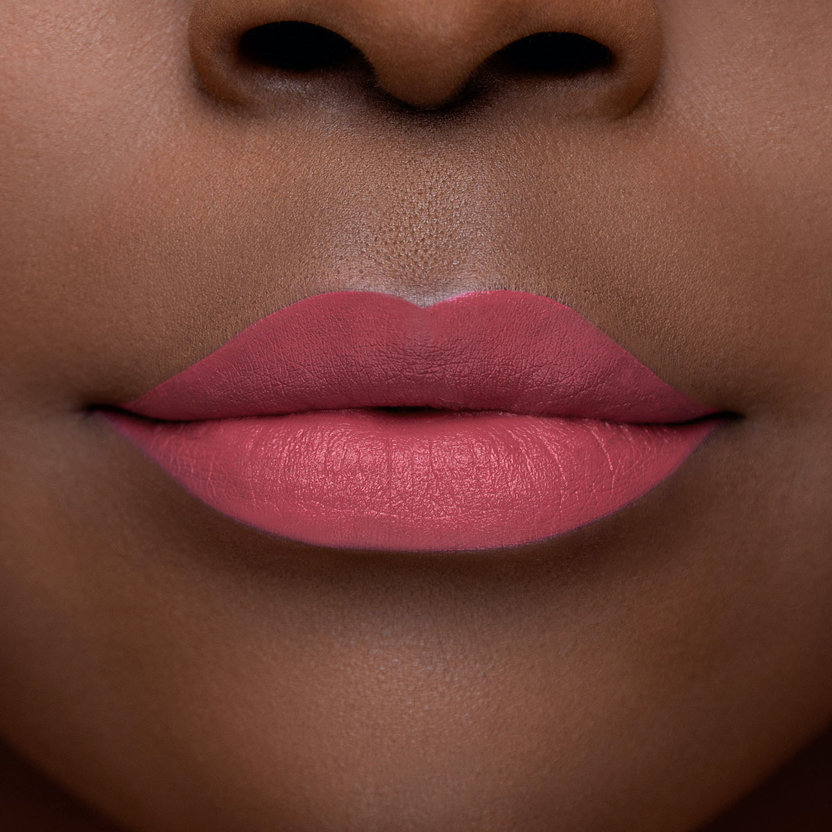 LIP INJECTION LIQUID LIPSTICK (LABIAL L&Iacute;QUIDO SEMI-MATE CON EFECTO VOLUMINIZADOR)