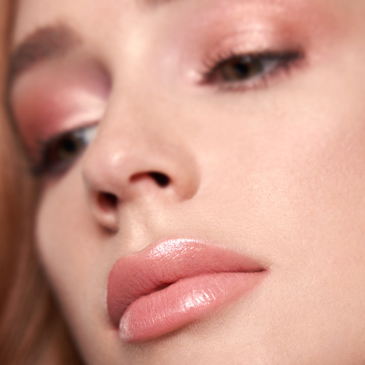 POWER BULLET CREAM GLOW HYDRATING LIPSTICK (LABIAL EN BARRA)