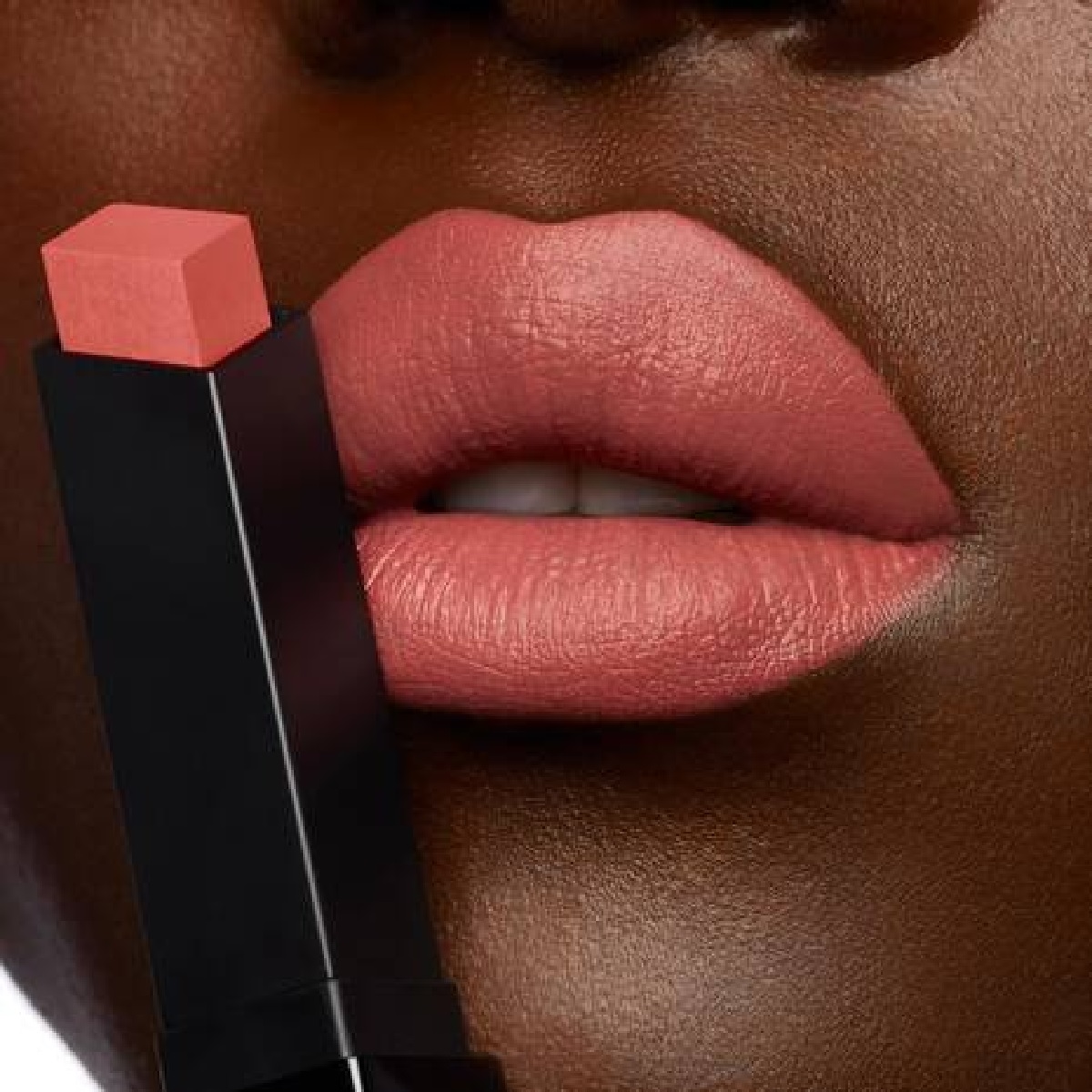 THE SLIM VELVET RADICAL MATTE LIPSTICK (LABIAL SEMI MATE)