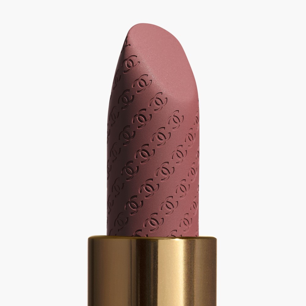 LA BARRA DE LABIOS SATINADA CON TRATAMIENTO HIDRATANTE Y ALISANTE DE LARGA DURACI&Oacute;N