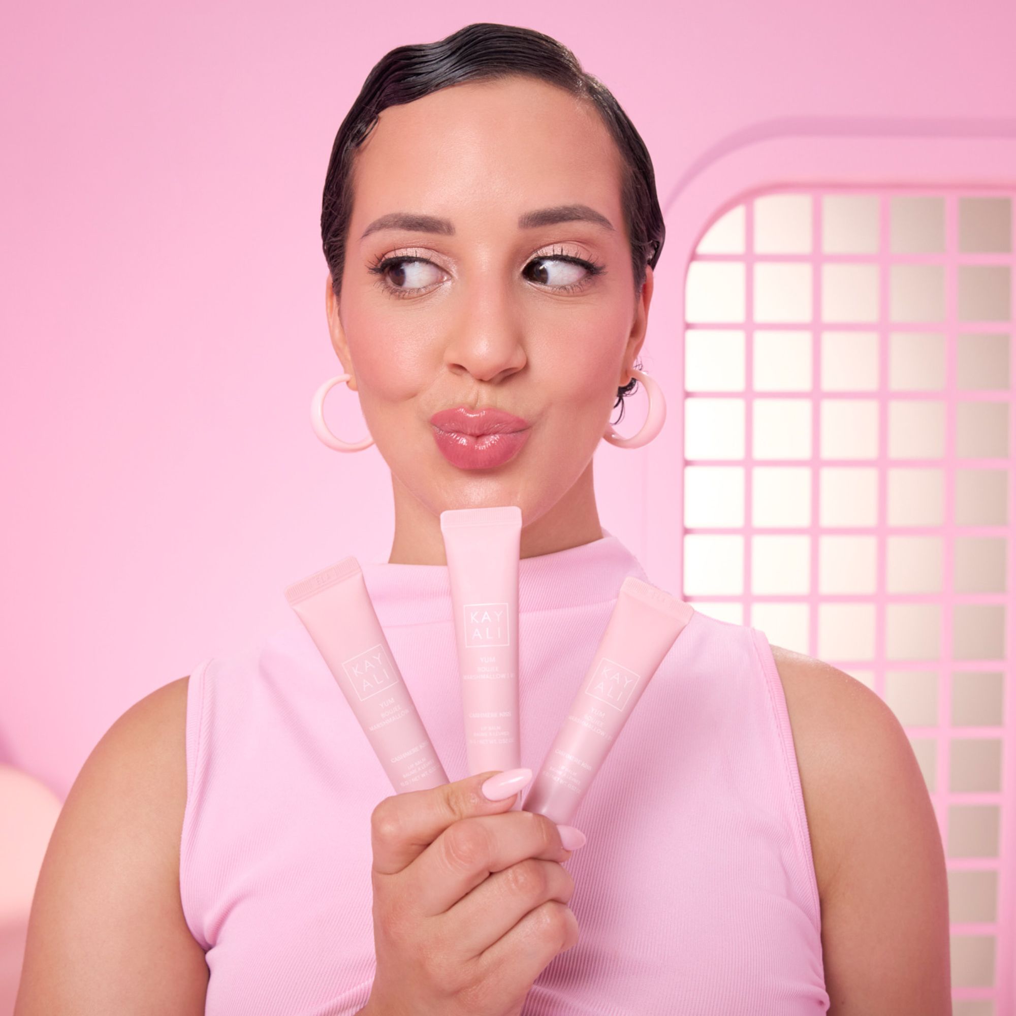 YUM BOUJEE MARSHMALLOW | 81 CASHMERE KISS LIP BALM (B&Aacute;LSAMO LABIAL CON COLOR)