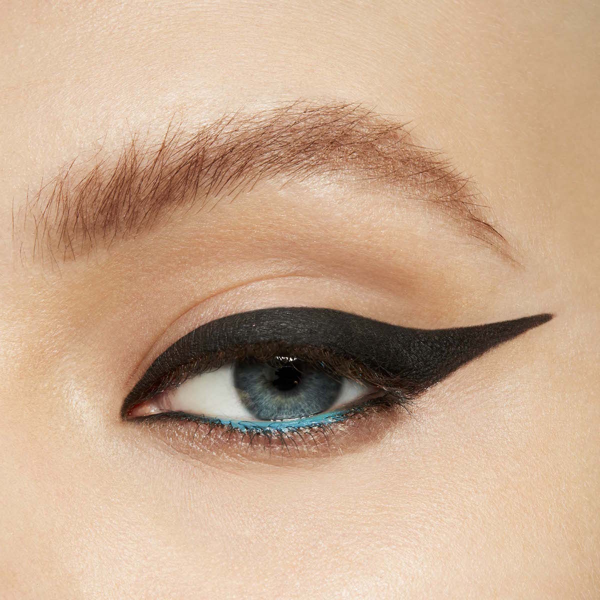 PRO LONGWEAR FLUIDLINE EYELINER AND BROW GEL (DELINEADOR LÍQUIDO)