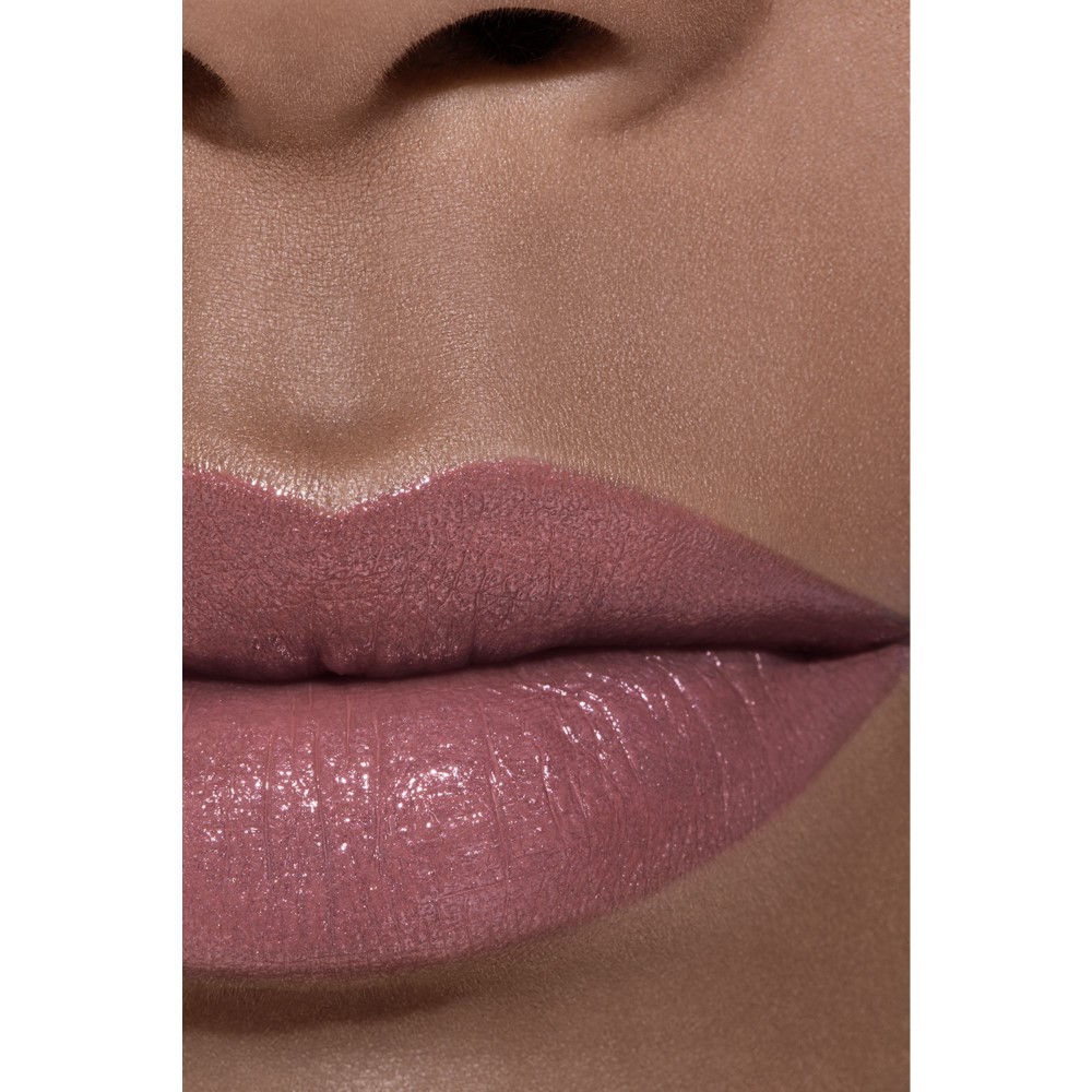 LA BARRA DE LABIOS SATINADA CON TRATAMIENTO HIDRATANTE Y ALISANTE DE LARGA DURACI&Oacute;N